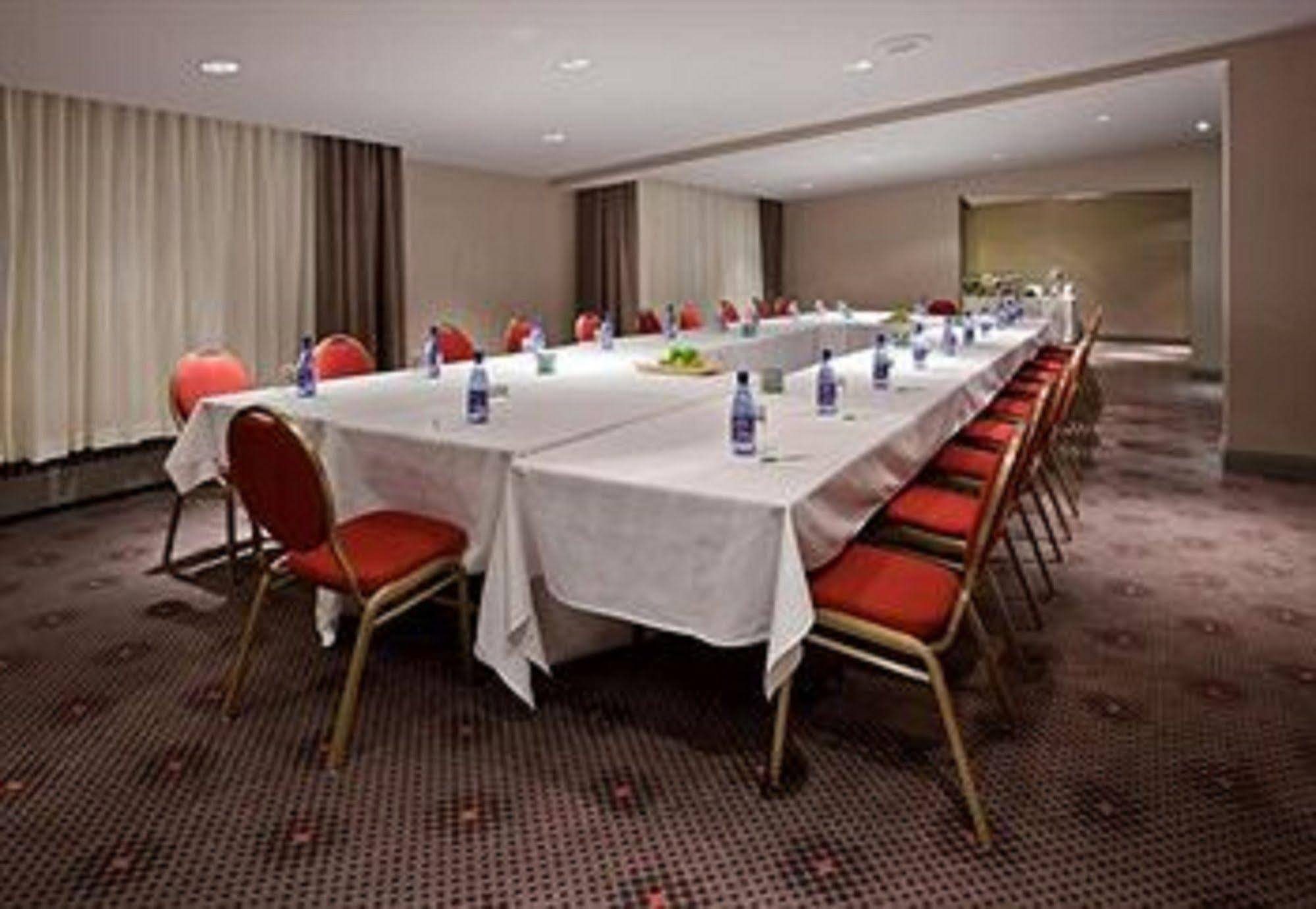 Holiday Inn Toronto Airport East By Ihg Business photo